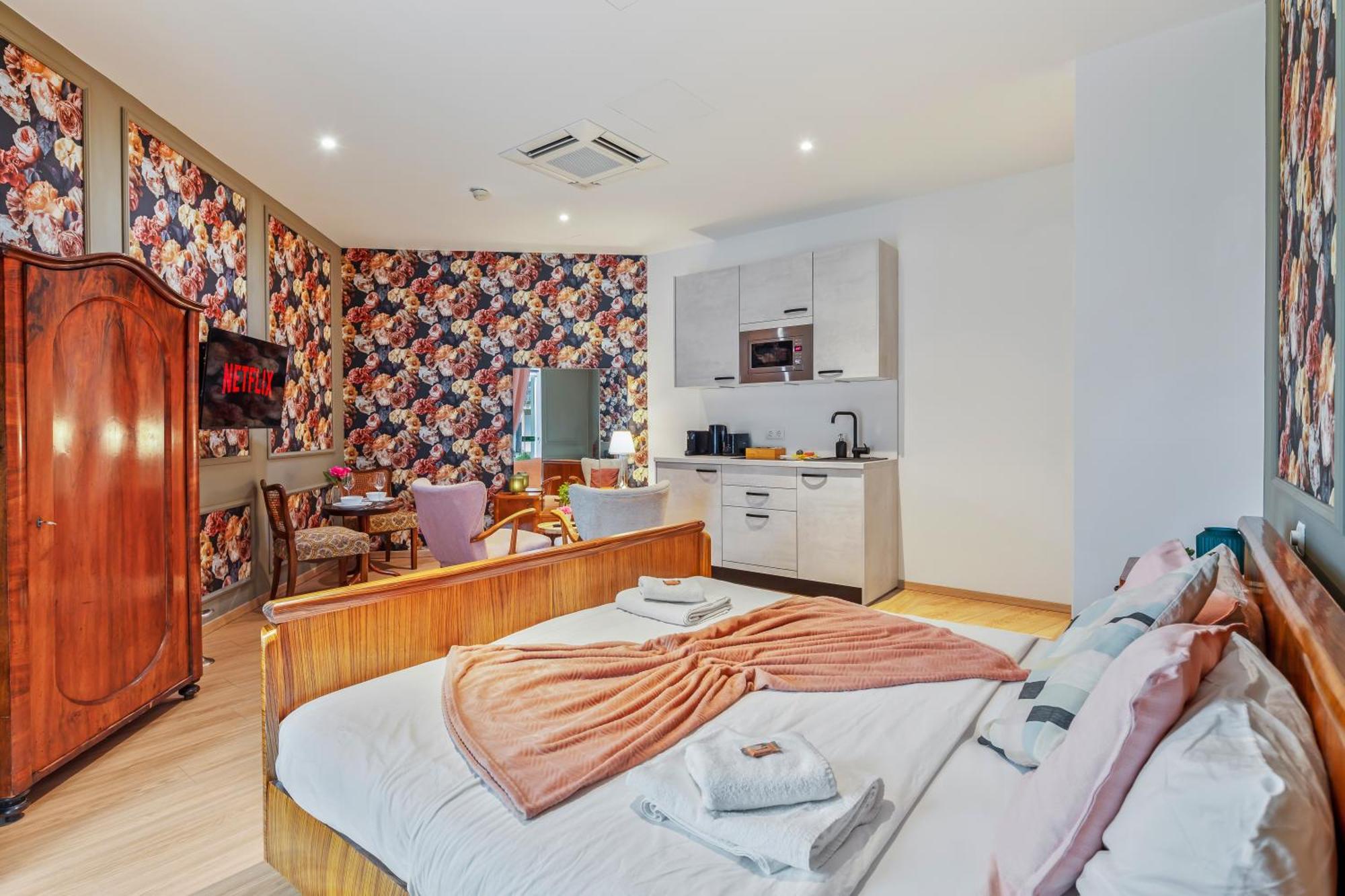 Stylish Flower Power Studio - Close To City Center & Public Transport - Ac & Wifi Вена Экстерьер фото